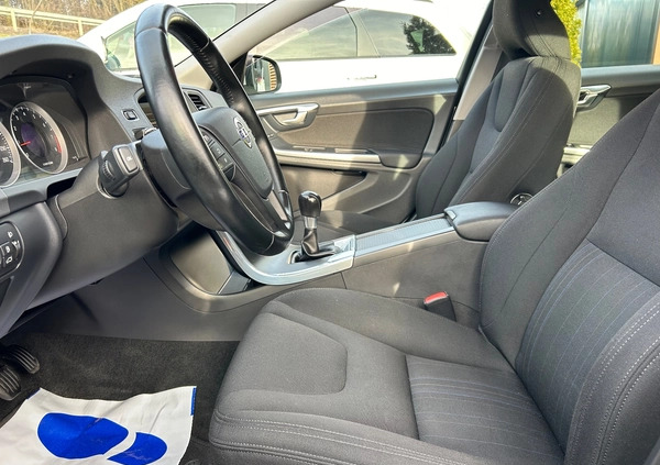 Volvo V60 cena 37900 przebieg: 237000, rok produkcji 2013 z Mrągowo małe 596